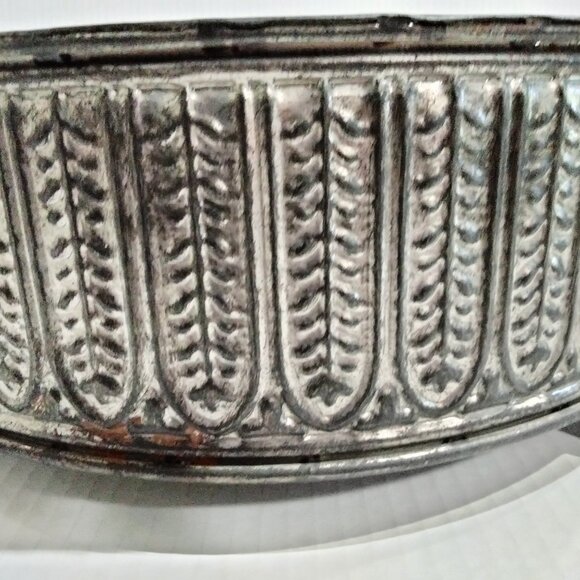 Round Metal Cake/Display Risers, Set of Two, Vintage, NWT - Picture 3 of 14